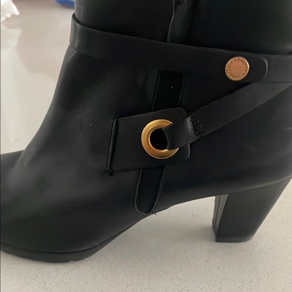 Elegant Anne Klein 9 Black Ankle Boots - Picture 8 of 10
